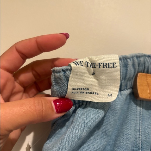 We The Free x Free People Silverton Pull On Puddle Barrel Jeans Size M NWT - Picture 6 of 7